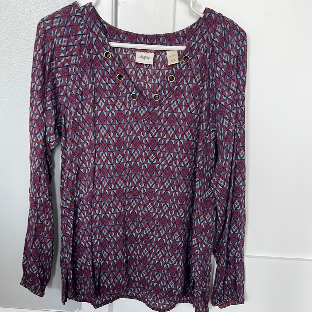 Daytrip v-neck grommet peasant blouse small